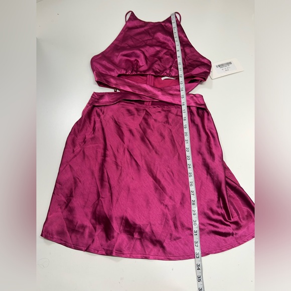 Selfie Leslie Social Butterfly Cut-Out Waist Mini Dress Wine New With Tags Large - Picture 9 of 13